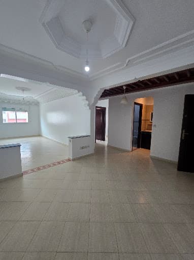 Séjour spacieux et lumineux d'un appartement à Témara
